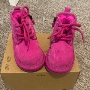 Girl pink Ugg boots size 6 in girls